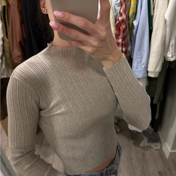 Zara Light Gray Ribbed Knit Top - Picture 2 of 5